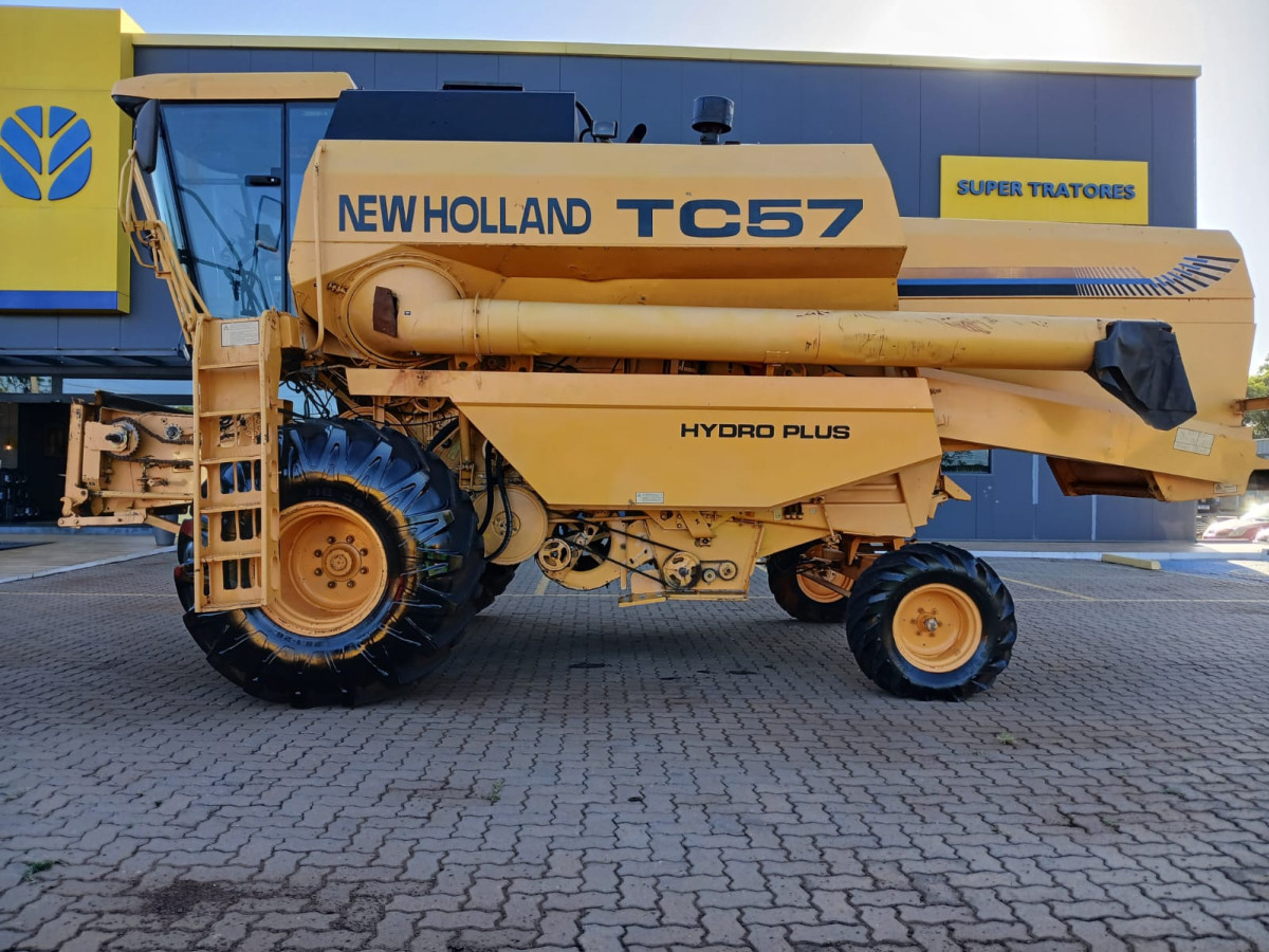 COLHEITADEIRA, TC57, PL17 flexível - Marca: NEW HOLLAND - Super