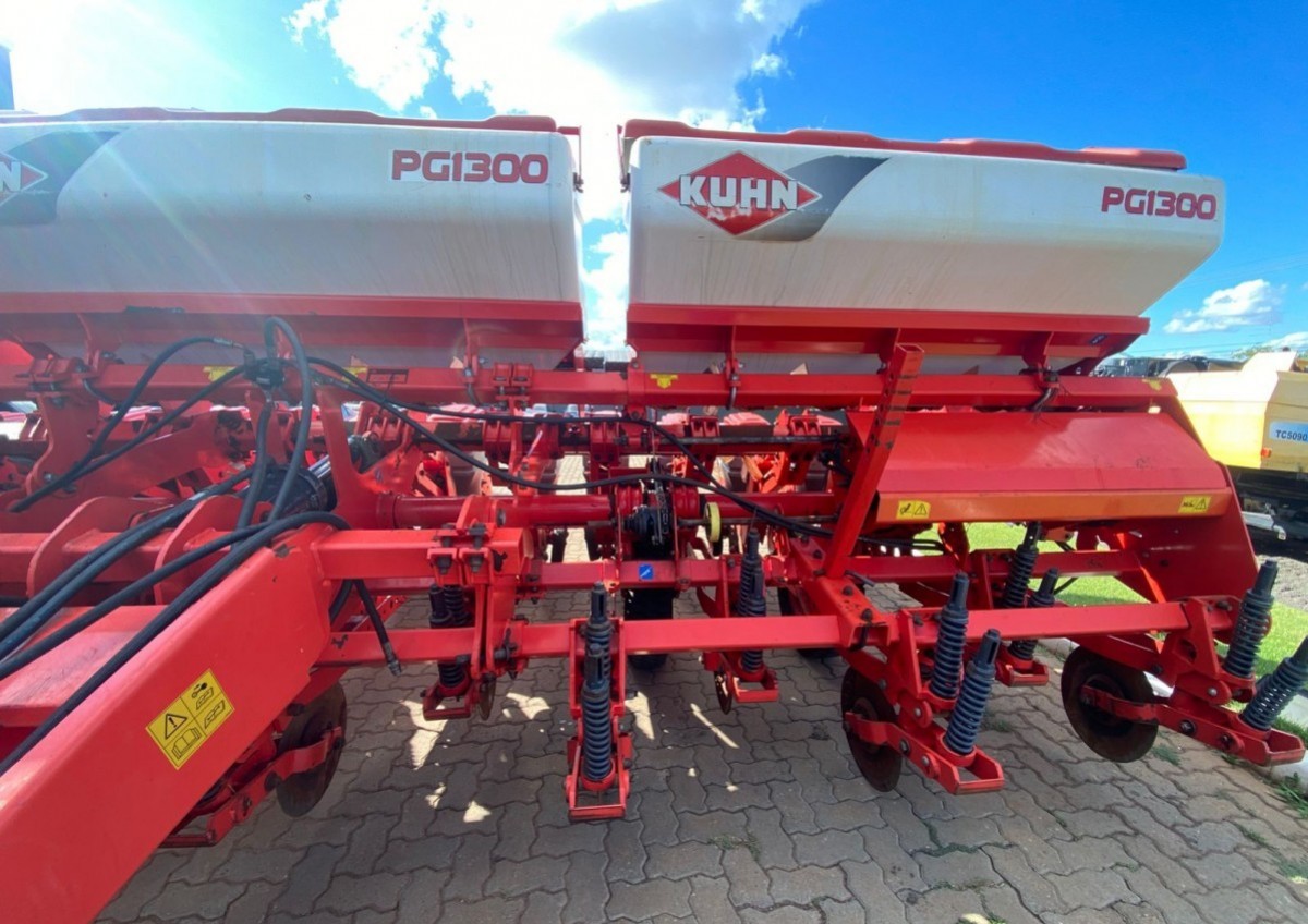 PLANTADEIRA, 13 linhas de soja, PG1300 - Marca: KUHN - Super Tratores